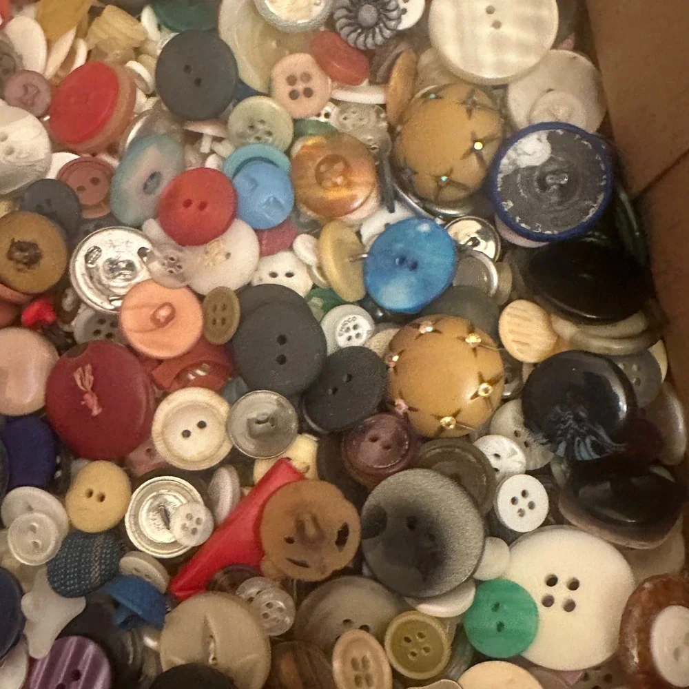 Bulk Lot 2lb 11oz Assorted Sewing Buttons Vintage Modern Mixed Colors Crafts DIY